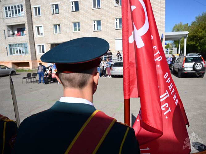В Хакасии личный состав Росгвардии провел Парад у дома ветерана Великой Отечественной войны Льва Яроша (ФОТО, ВИДЕО)