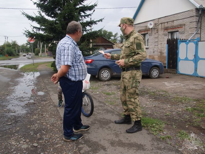 Военнослужащие Росгвардии рассказали жителям Хакасии о подвиге земляка – Героя Советского Союза