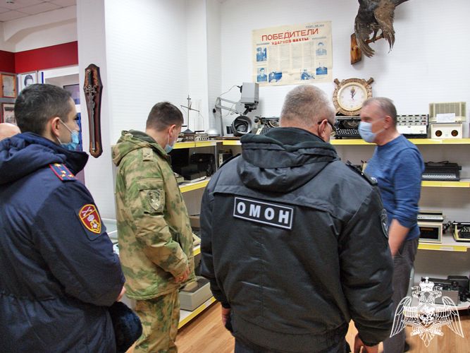 Росгвардейцы познакомились с историей ОВД Хакасии 