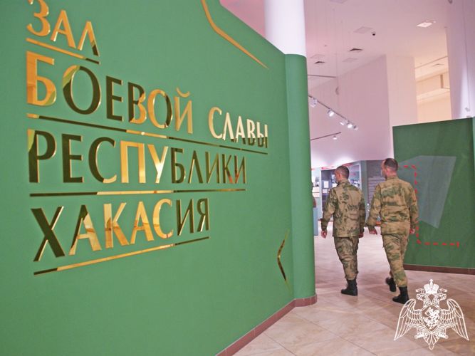 Сталинградская битва стала темой экскурсии для росгвардейцев по «Залу боевой славы Хакасии» 