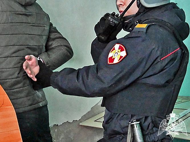 Росгвардейцы в Абакане задержали подозреваемых в разбойном нападении 