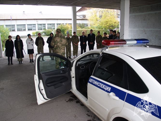 Росгвардейцы провели для абаканских кадетов урок безопасности 