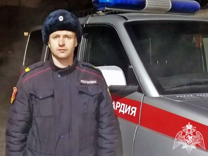 Патруль Росгвардии своевременно оповестил жителей Абакана об опасности во время ночного пожара
