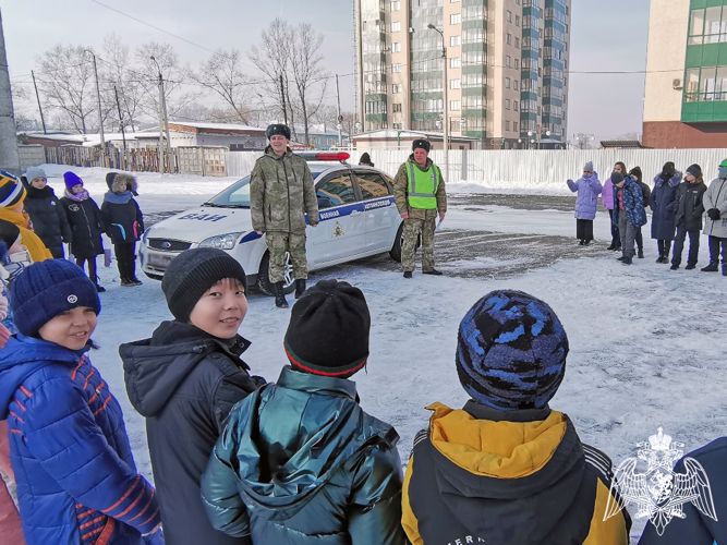 С профессией военного автоинспектора Росгвардии познакомились абаканские кадеты