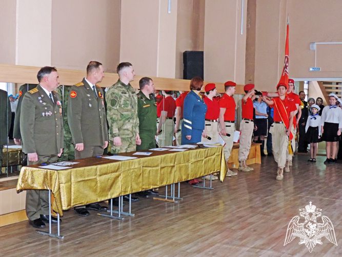 Военнослужащие Росгвардии приняли участие в судействе абаканского конкурса песни и строя