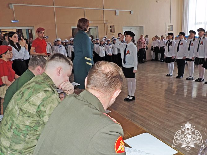 Военнослужащие Росгвардии приняли участие в судействе абаканского конкурса песни и строя