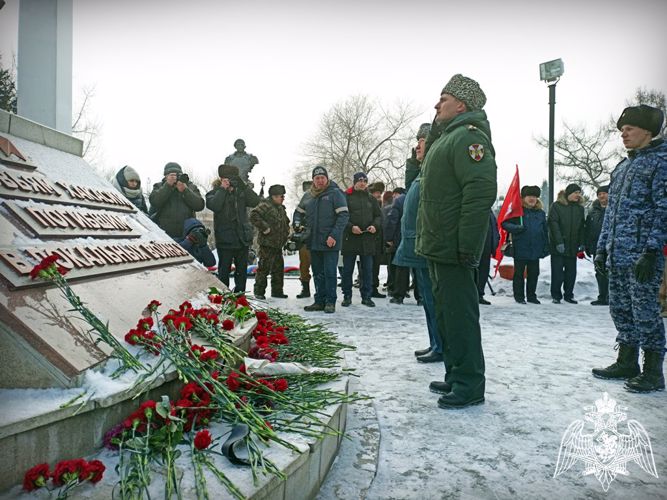 Офицеры Росгвардии по Хакасии почтили память земляков, погибших при исполнении служебного долга