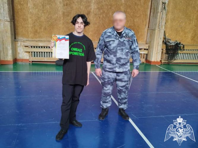 Сотрудники спецназа Росгвардии наградили победителей военно-спортивных игр в Абакане 