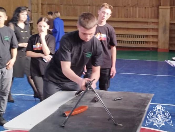 Сотрудники спецназа Росгвардии наградили победителей военно-спортивных игр в Абакане 
