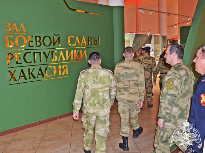 В годовщину победы в Сталинградской битве росгвардейцы посетили «Зал боевой славы Хакасии» 