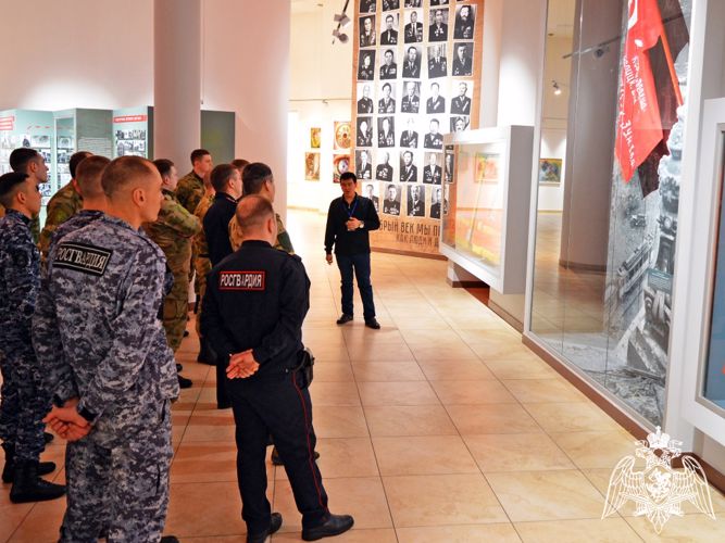 В годовщину победы в Сталинградской битве росгвардейцы посетили «Зал боевой славы Хакасии» 
