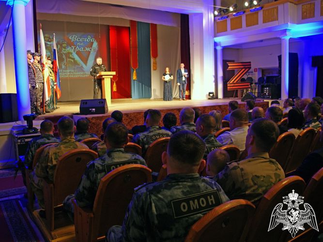 Спецподразделения ОМОН и СОБР Росгвардии по Хакасии отметили 30-летие 