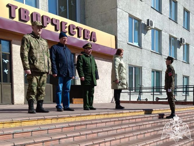 При участии росгвардейцев в Абакане определили лучших флагоносцев 