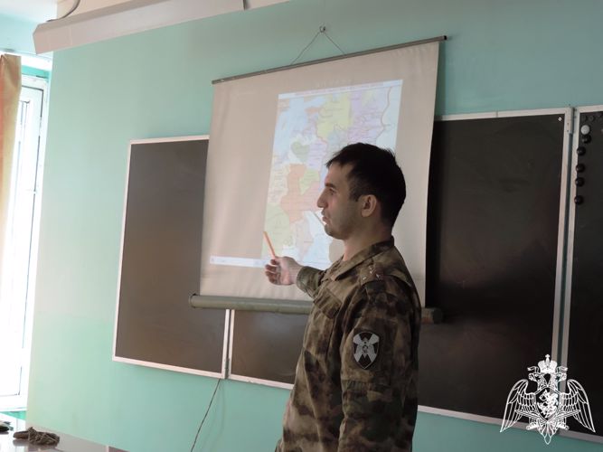 Урок мужества ко Дню воинской славы провели росгвардейцы для кадет Абакана 
