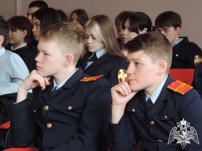 Кадеты Росгвардии в Хакасии встретились с ликвидатором аварии на Чернобыльской АЭС 