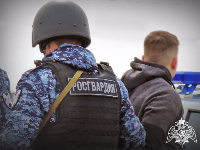 В Абакане сотрудники Росгвардии задержали подозреваемого в разбойном нападении 