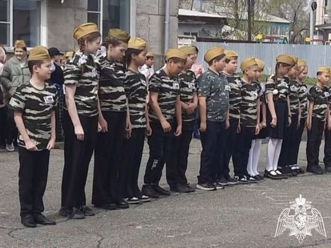 При участии росгвардейцев в Абакане прошел конкурс песни и строя 
