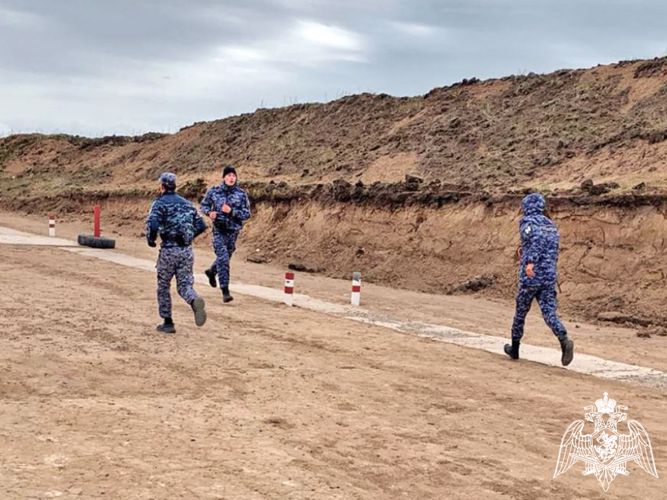 В Абакане выявили сильнейших сотрудников вневедомственной охраны Росгвардии в служебном биатлоне 