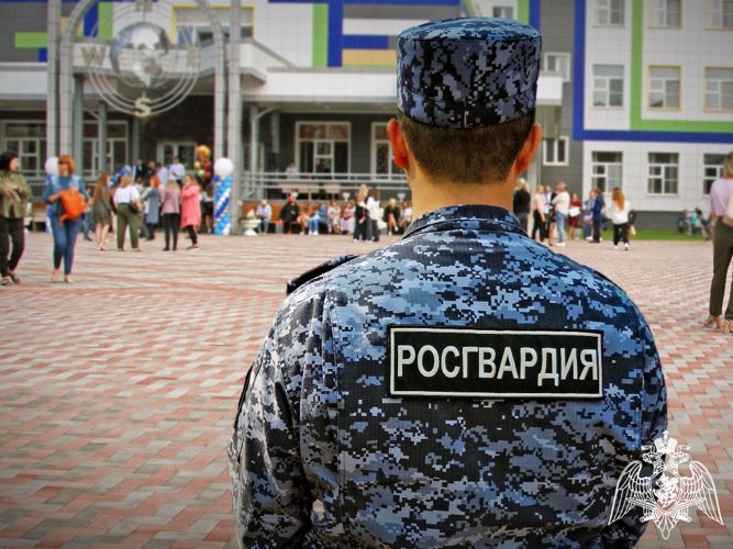 Сотрудники Росгвардии обеспечили в Абакане безопасность праздника «Последний звонок»