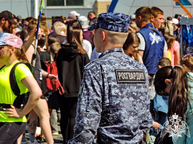 Росгвардейцы поддержали масштабный легкоатлетический забег в Абакане