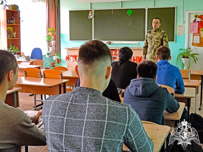 Выпускники школ Абакана узнали, как стать офицерами Росгвардии 