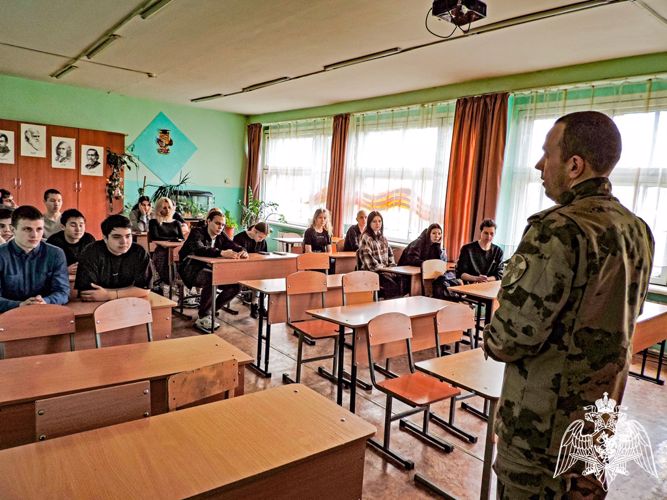 Выпускники школ Абакана узнали, как стать офицерами Росгвардии 