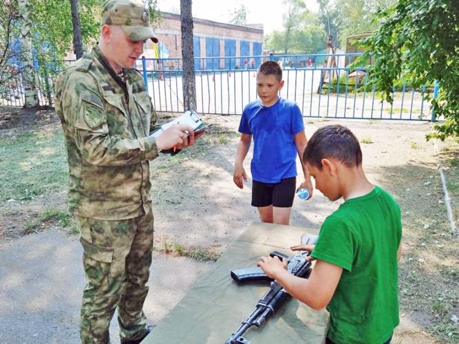 При участии росгвардейцев выявлены сильнейшие школьники в военно-спортивной игре «Юный боец»