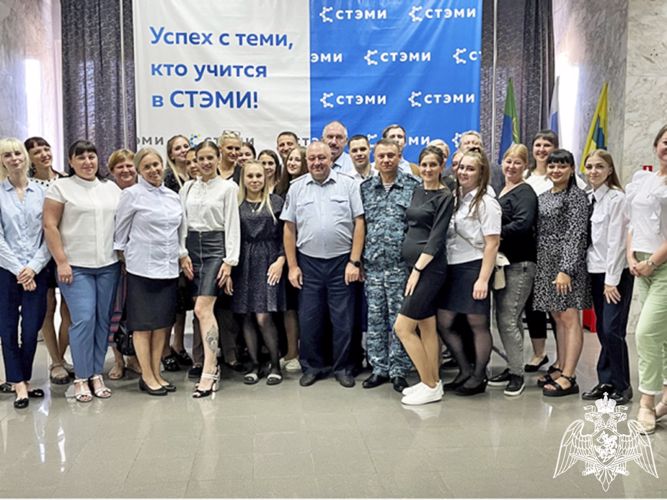При участии офицеров Росгвардии в Саяногорске прошла аттестация будущих правоохранителей