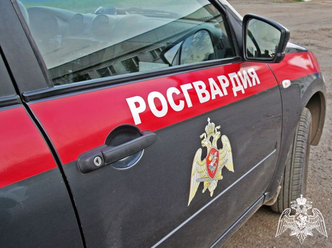 В Абакане сотрудники Росгвардии задержали двух разыскиваемых за неуплату алиментов мужчин