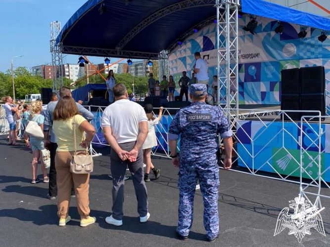 Сотрудники Росгвардии обеспечили безопасность празднования Дня металлурга в Хакасии