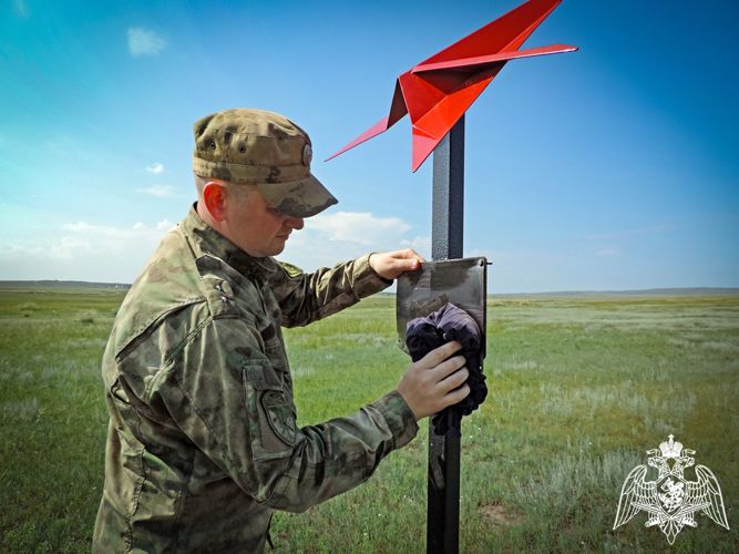 Росгвардейцы провели акцию по облагораживанию мемориалов погибшим летчикам в Хакасии