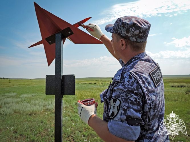 Росгвардейцы провели акцию по облагораживанию мемориалов погибшим летчикам в Хакасии
