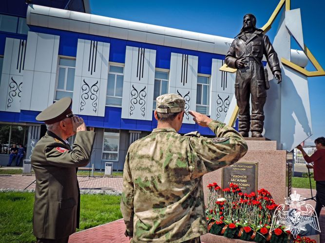 Росгвардейцы приняли участие в открытии мемориала Герою Советского Союза в Абакане  