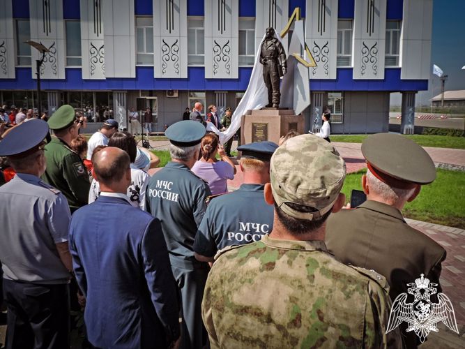 Росгвардейцы приняли участие в открытии мемориала Герою Советского Союза в Абакане  