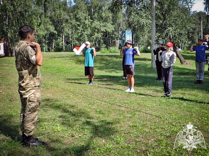 Росгвардейцы познакомили хакасских школьников с базовыми упражнениями для поддержания хорошей физической формы