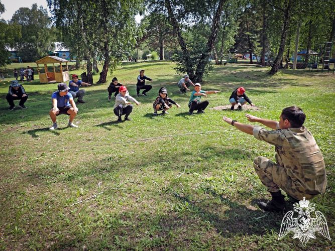 Росгвардейцы познакомили хакасских школьников с базовыми упражнениями для поддержания хорошей физической формы