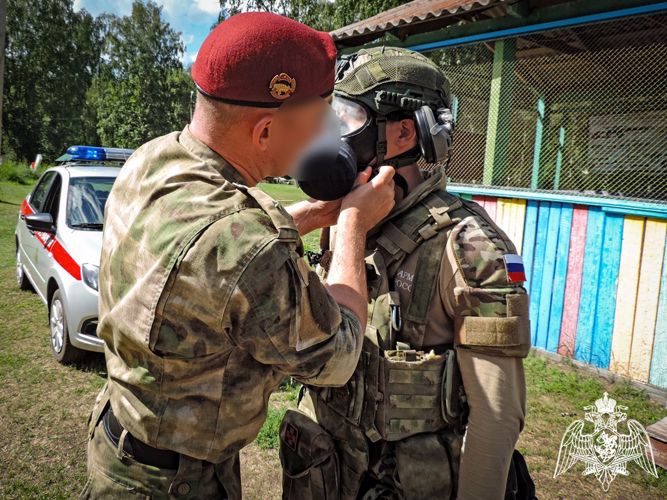 С буднями спецназа Росгвардии познакомились подростки из Хакасии 