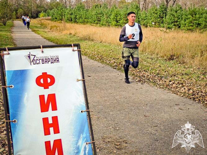 В Абакане прошло первенство по легкоатлетическому кроссу среди сотрудников вневедомственной охраны Росгвардии 