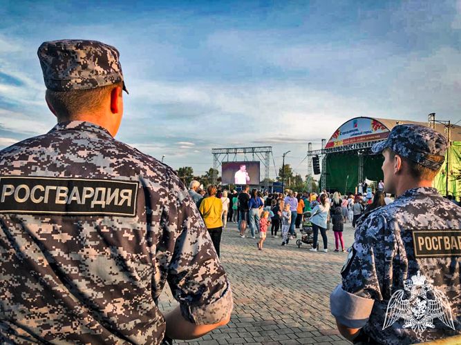 Росгвардейцы обеспечили безопасность на Дне города в Черногорске  