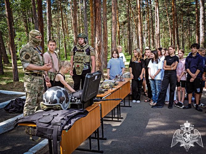 На летних каникулах более пятисот школьников Хакасии познакомились с Росгвардией 
