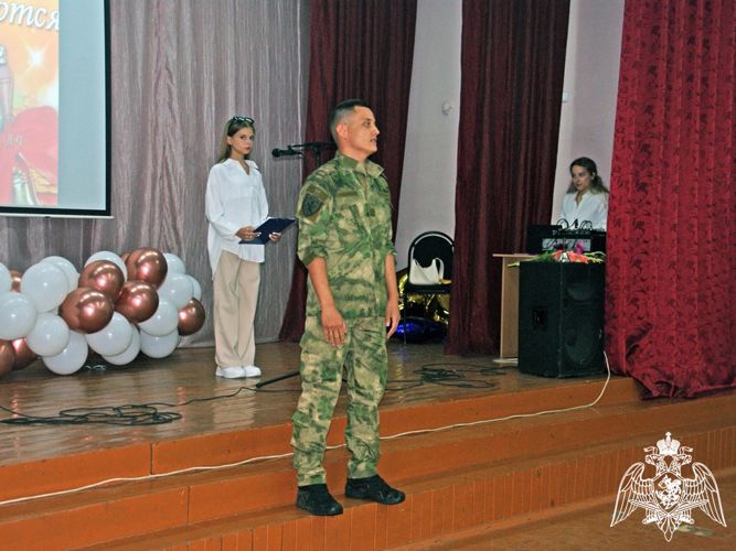 Росгвардейцы поздравили абаканские кадетские классы с началом нового учебного года