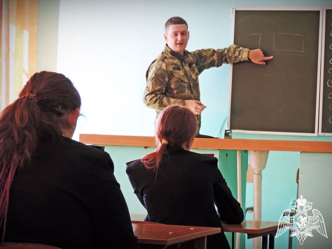 Абаканским кадетам напомнили главные правила поведения на дороге 