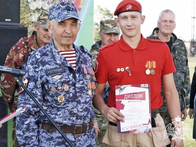 Представители Росгвардии наградили победителей Спартакиады молодежи допризывного возраста в Усть-Абакане