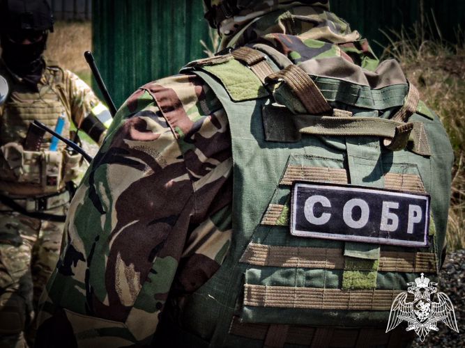 Спецназ Росгвардии оказал содействие в пресечении нарушений миграционного законодательства в Абакане