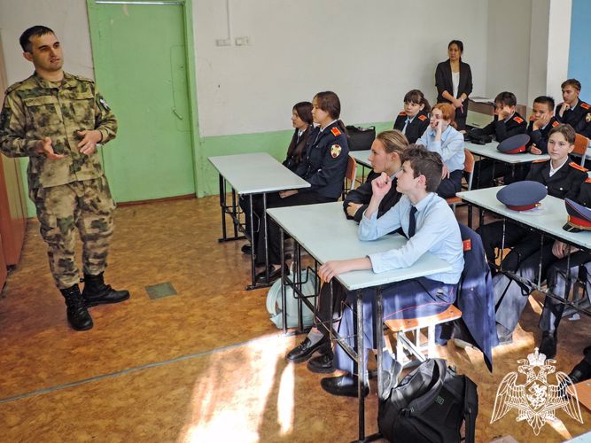 Росгвардейцы рассказали абаканским кадетам о подвиге советских войск в битве за Кавказ