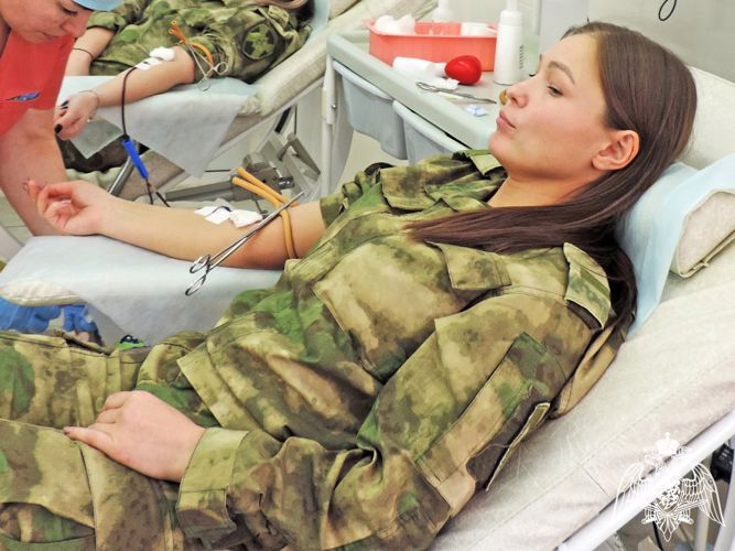 Коллективную донацию прошли представители Росгвардии в Хакасии 