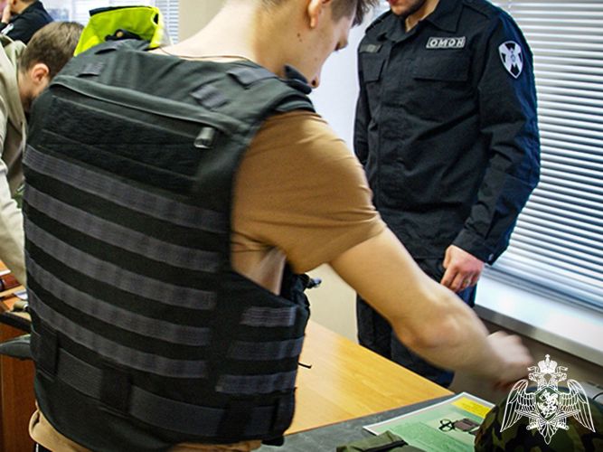 Курсанты военно-патриотического центра «Авангард» познакомились со спецназом Росгвардии по Хакасии