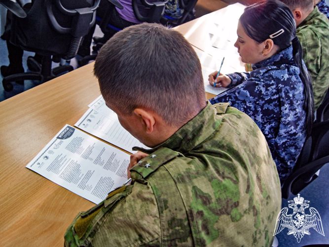 Задания «Большого этнографического диктанта» выполнили росгвардейцы в Хакасии