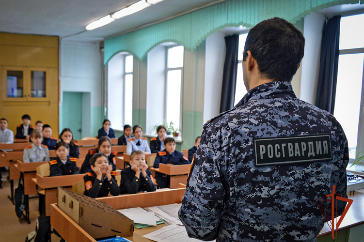 Офицер Росгвардии посвятил встречу с абаканскими кадетами годовщине прорыва блокады Ленинграда