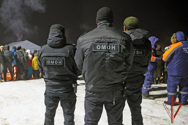 В Хакасии росгвардейцы обеспечили правопорядок во время празднования Крещения Господня 